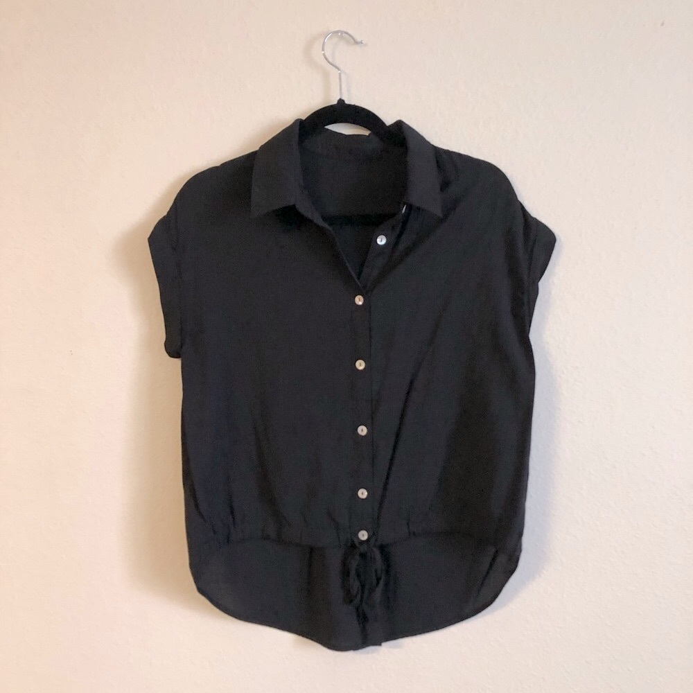 NWOT Black short-sleeves button up